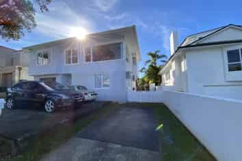 2/12 Earnoch Avenue, Takapuna