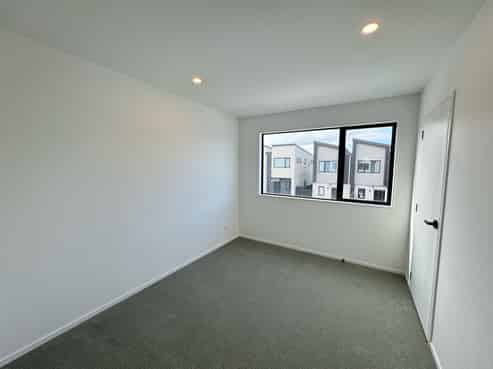10 Kiato Lane, Flat Bush