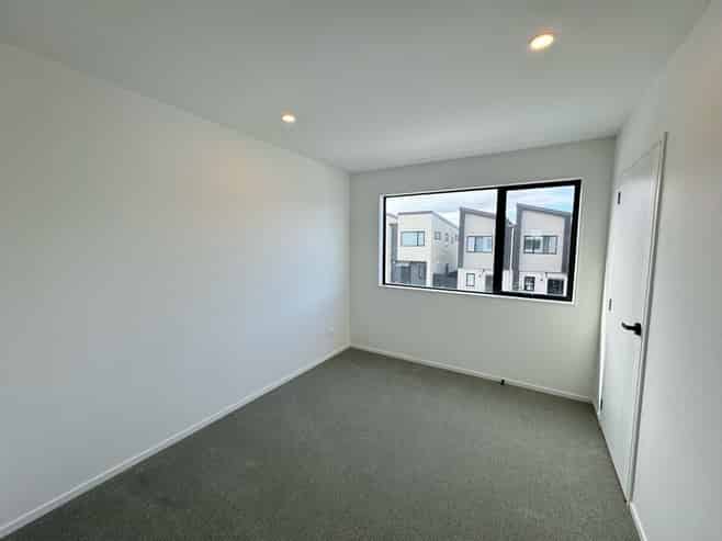 10 Kiato Lane, Flat Bush