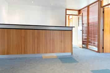 AFFORDABLE 100M² UPSTAIRS OFFICE FOR LEASE
