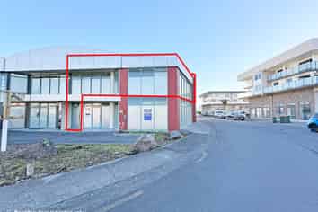 AFFORDABLE 100M² UPSTAIRS OFFICE FOR LEASE
