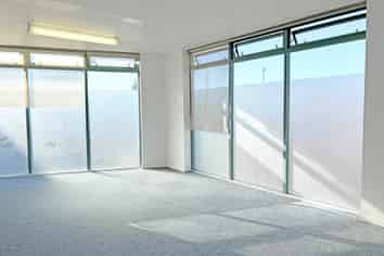 AFFORDABLE 100M² UPSTAIRS OFFICE FOR LEASE
