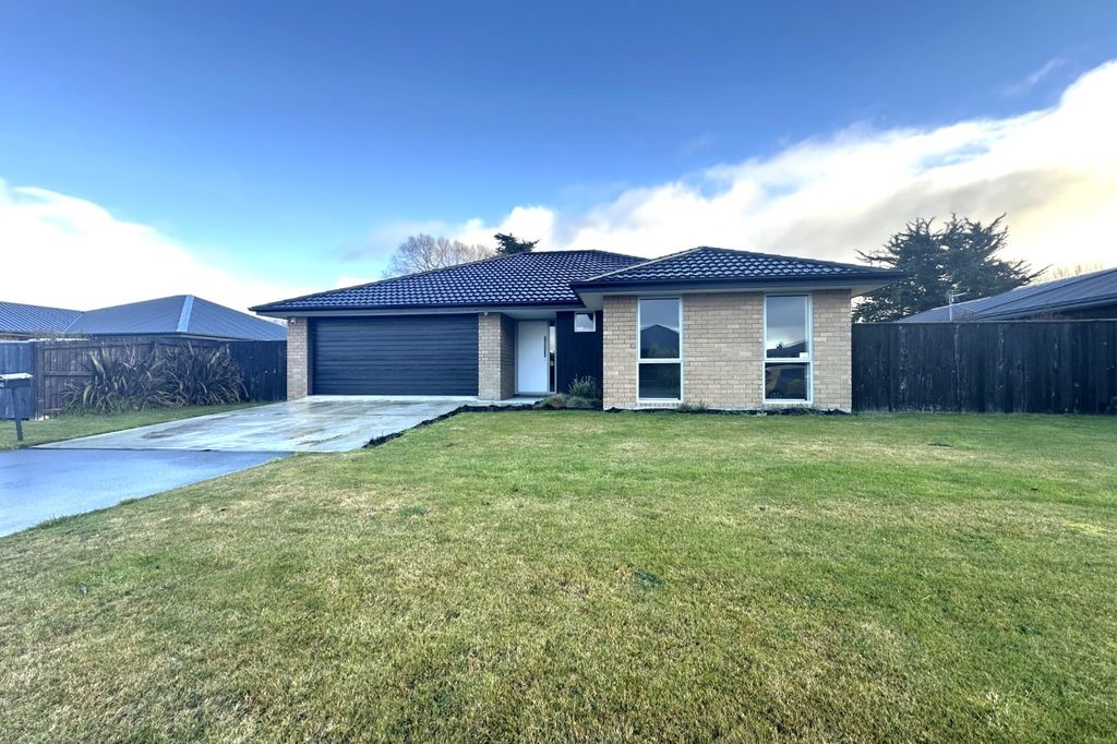 Spacious Family Living in the Heart of Leeston 1