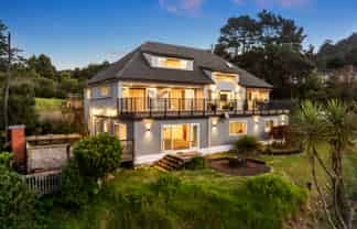 27 Tui Crescent, Waiatarua