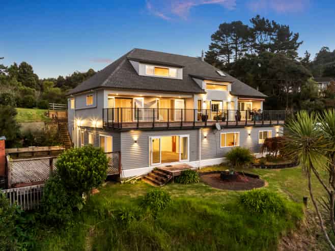27 Tui Crescent, Waiatarua
