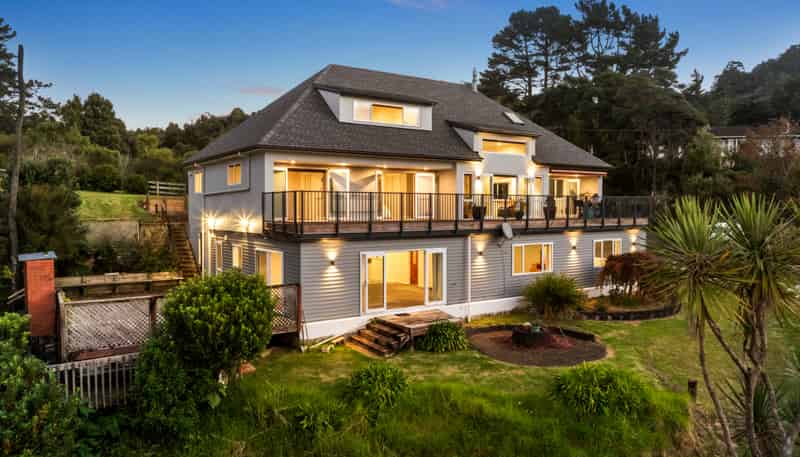 27 Tui Crescent, Waiatarua