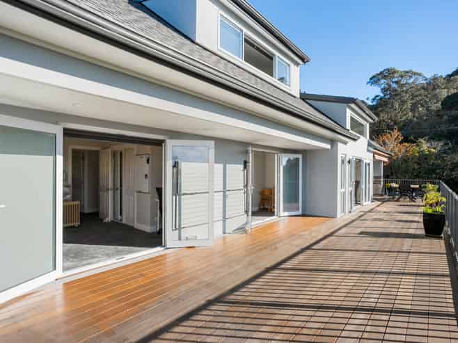 27 Tui Crescent, Waiatarua