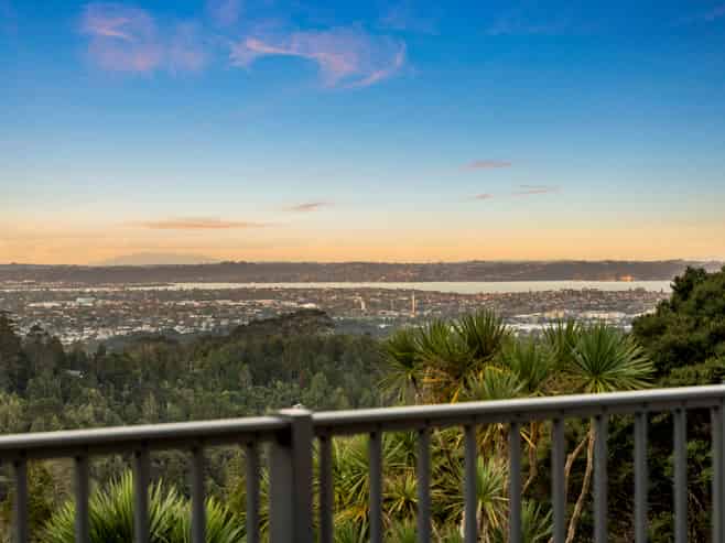27 Tui Crescent, Waiatarua