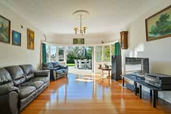 112 Lyndhurst Road, Frimley