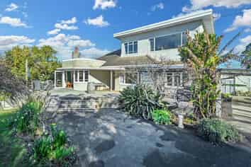 112 Lyndhurst Road, Frimley