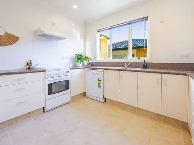 915 Avenue Road East, Parkvale