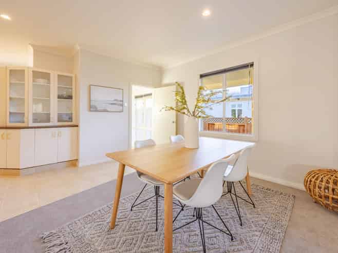 915 Avenue Road East, Parkvale