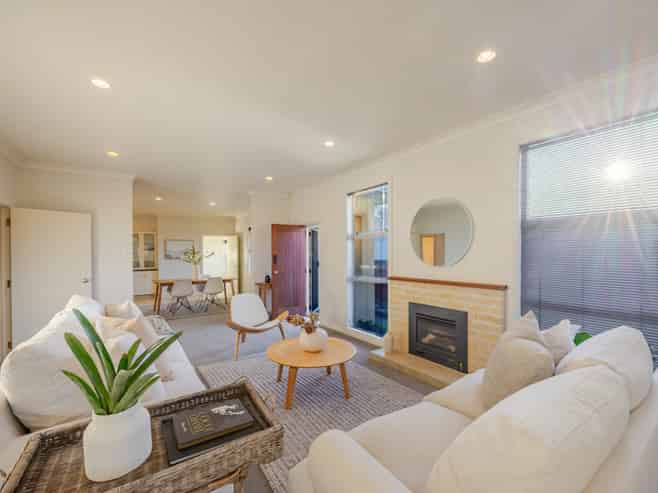 915 Avenue Road East, Parkvale