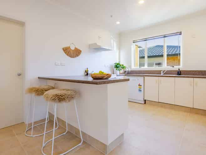 915 Avenue Road East, Parkvale
