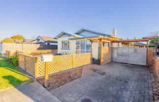 915 Avenue Road East, Parkvale