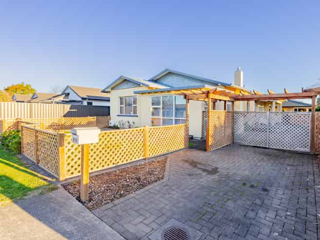 915 Avenue Road East, Parkvale