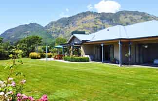 92 Packard Road, Takaka