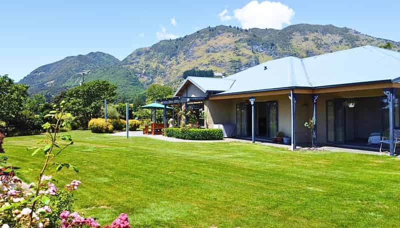 92 Packard Road, Takaka