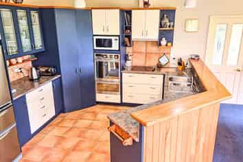 92 Packard Road, Takaka