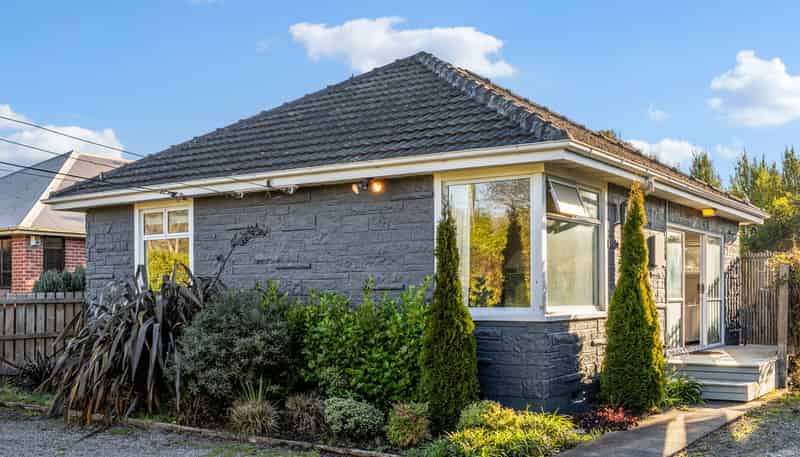 33 Charlesworth Street, Woolston