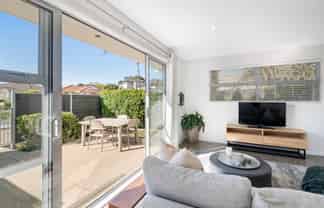 8a Beach Road, Manly