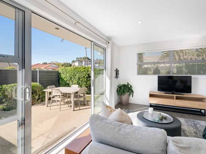8a Beach Road, Manly