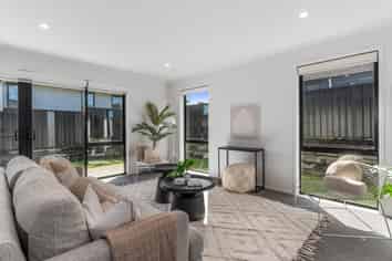 12 Rolling Stone Rise, Tikipunga