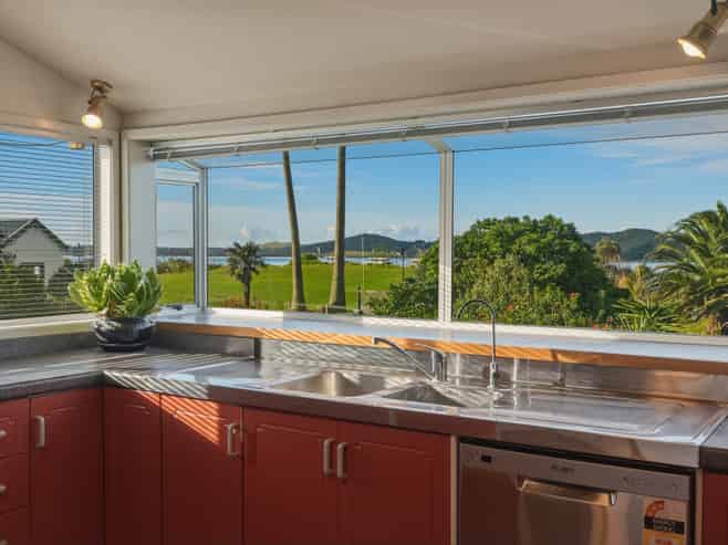 OPPORTUNITY - HARBOUR-FRONT MOTEL BUSINESS
