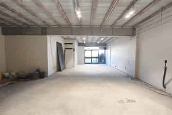 Re-vamped Birkenhead retail with parking
