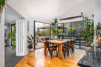 8 Spruce Close, Alexandra