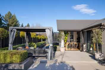 8 Spruce Close, Alexandra