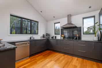 8 Spruce Close, Alexandra