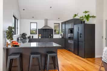 8 Spruce Close, Alexandra