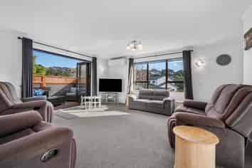 6 Wantwood Grove, Churton Park