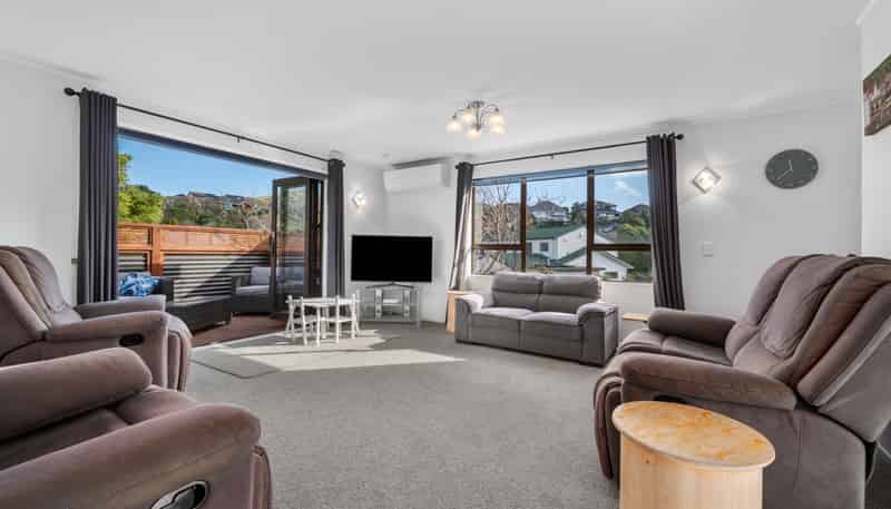 6 Wantwood Grove, Churton Park