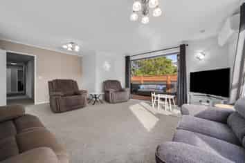 6 Wantwood Grove, Churton Park
