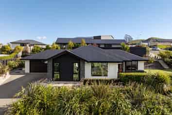 2 Woolshed Drive, Stoke