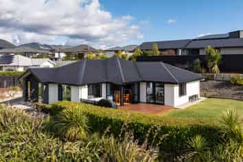 2 Woolshed Drive, Stoke