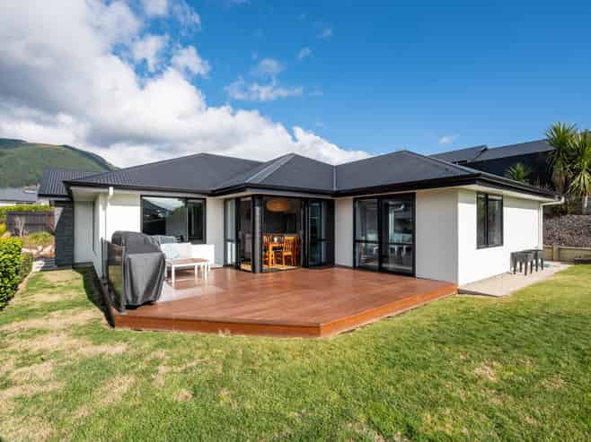 2 Woolshed Drive, Stoke