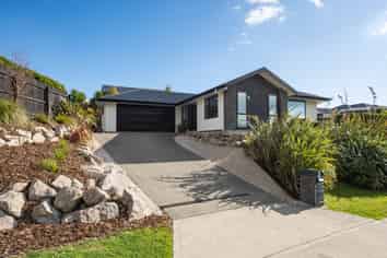 2 Woolshed Drive, Stoke