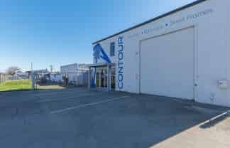 Big Entry. Big Warehouse. Prime Location