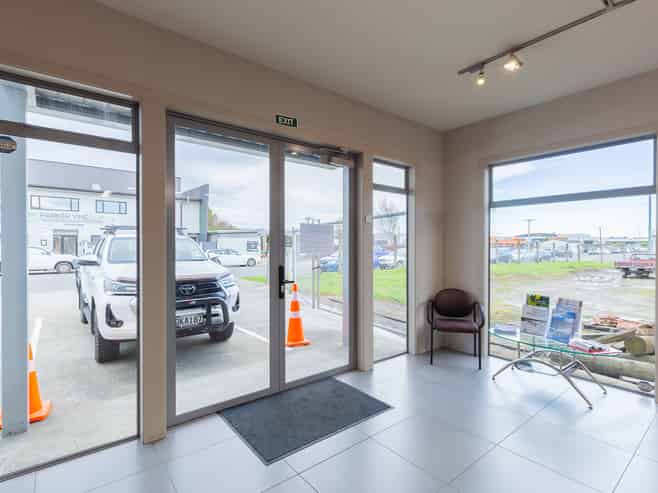Big Entry. Big Warehouse. Prime Location