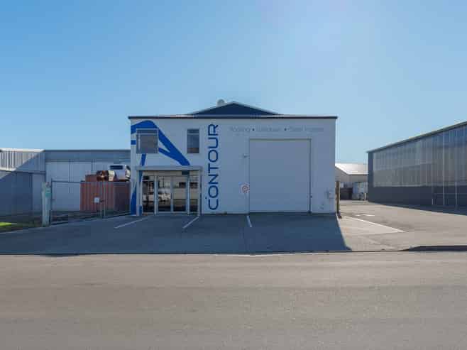 Big Entry. Big Warehouse. Prime Location