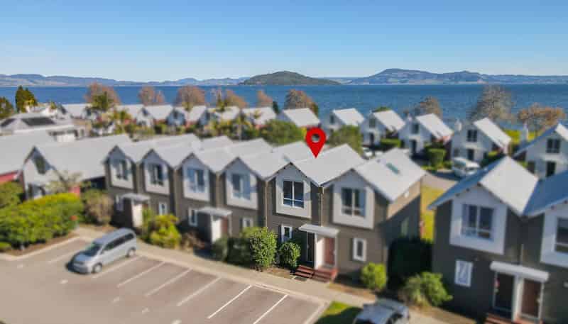 9/1420 Hamurana Road, Mourea