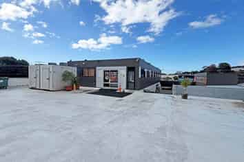 RESTAURANT OPPORTUNITY IN THE HEART OF BROWNS BAY
