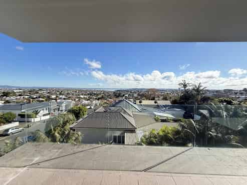 2B/221 Great North Road , Grey Lynn