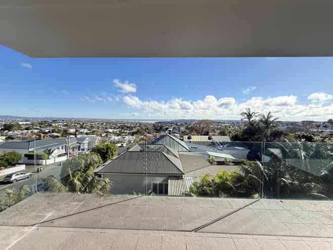 2B/221 Great North Road , Grey Lynn