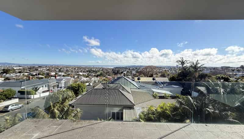 2B/221 Great North Road , Grey Lynn