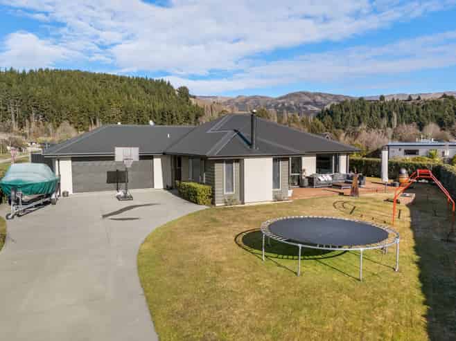 14 Criffel Place, Luggate