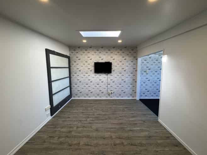 Boutique CBD fringe office suite